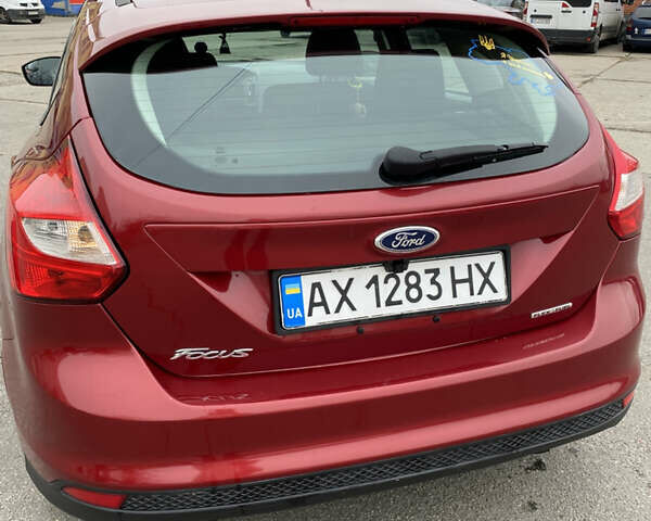 Красный Форд Фокус, объемом двигателя 2 л и пробегом 125 тыс. км за 7500 $, фото 2 на Automoto.ua