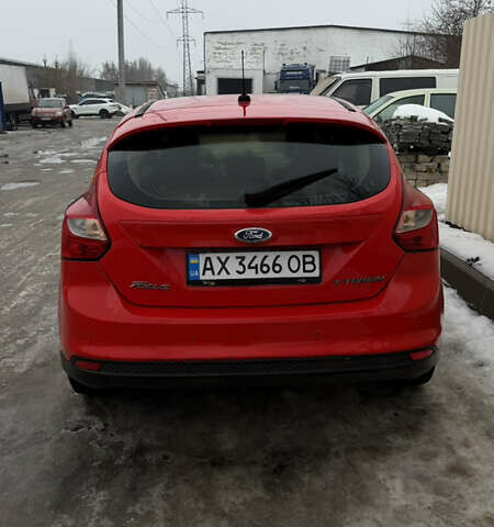 Червоний Форд Фокус, об'ємом двигуна 2 л та пробігом 155 тис. км за 4200 $, фото 3 на Automoto.ua