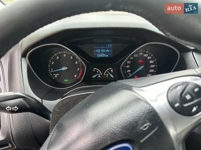 Красный Форд Фокус, объемом двигателя 1.6 л и пробегом 223 тыс. км за 6500 $, фото 2 на Automoto.ua