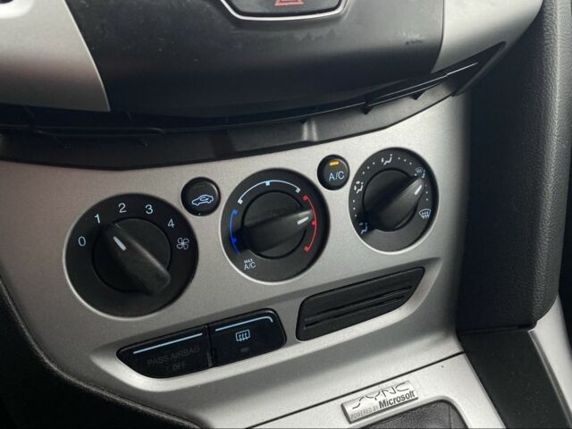 Червоний Форд Фокус, об'ємом двигуна 2 л та пробігом 232 тис. км за 5950 $, фото 12 на Automoto.ua