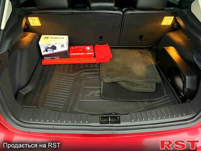 Красный Форд Фокус, объемом двигателя 2 л и пробегом 135 тыс. км за 8100 $, фото 7 на Automoto.ua