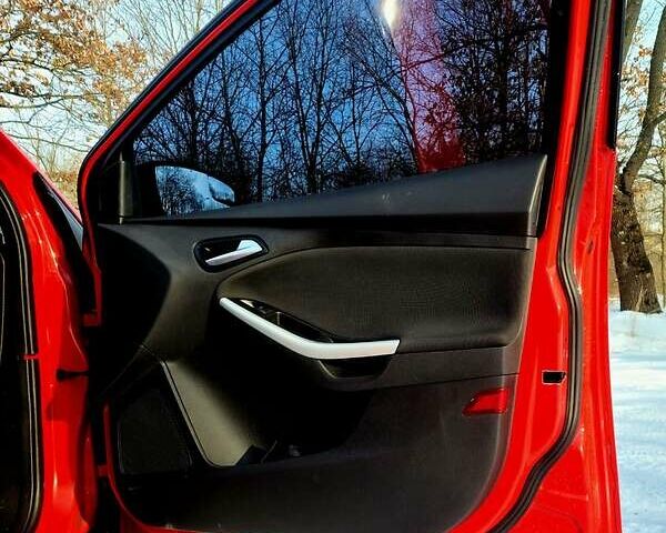 Червоний Форд Фокус, об'ємом двигуна 2 л та пробігом 235 тис. км за 6799 $, фото 9 на Automoto.ua