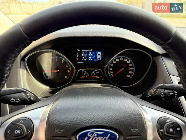 Красный Форд Фокус, объемом двигателя 1 л и пробегом 209 тыс. км за 6700 $, фото 1 на Automoto.ua