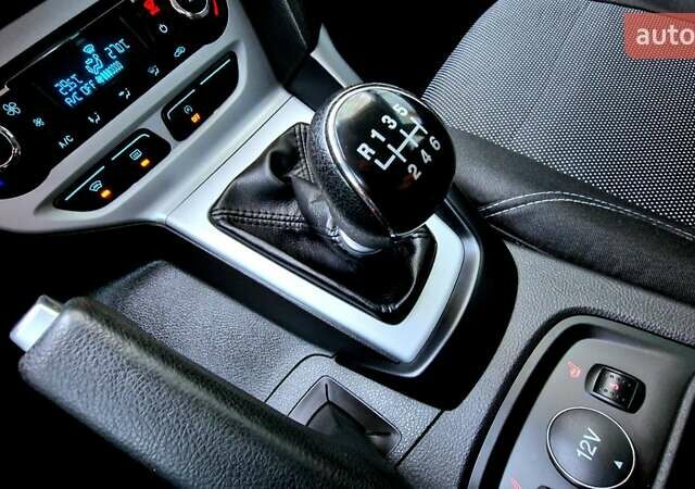Форд Фокус 2013 в Харькове на Automoto.ua Красный Форд Фокус, объемом двигателя 1 л и пробегом 85 тыс. км за 8470 $, фото 73 на Automoto.ua