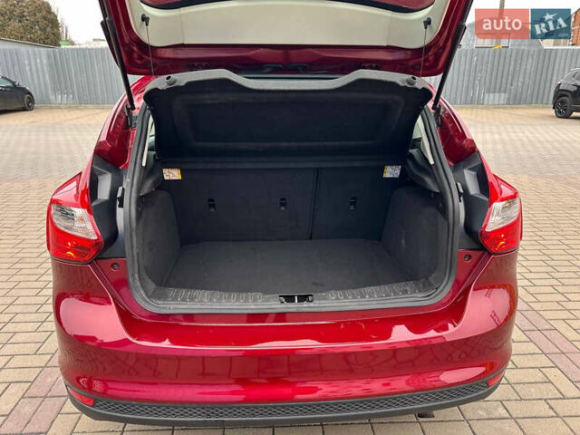 Червоний Форд Фокус, об'ємом двигуна 2 л та пробігом 144 тис. км за 8800 $, фото 21 на Automoto.ua