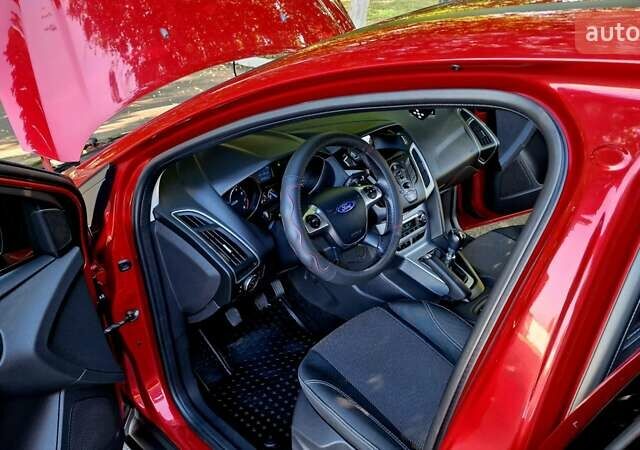 Форд Фокус 2013 в Харькове на Automoto.ua Красный Форд Фокус, объемом двигателя 1 л и пробегом 85 тыс. км за 8470 $, фото 63 на Automoto.ua