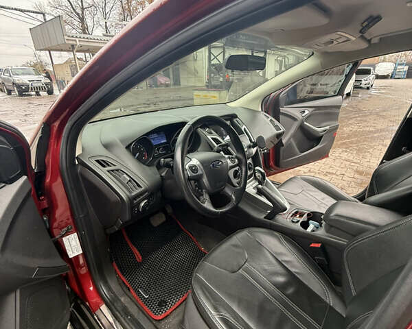 Красный Форд Фокус, объемом двигателя 2 л и пробегом 115 тыс. км за 8600 $, фото 4 на Automoto.ua