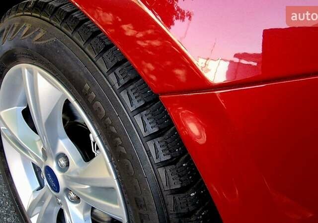 Форд Фокус 2013 в Харькове на Automoto.ua Красный Форд Фокус, объемом двигателя 1 л и пробегом 85 тыс. км за 8470 $, фото 41 на Automoto.ua