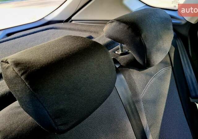 Форд Фокус 2013 в Харькове на Automoto.ua Красный Форд Фокус, объемом двигателя 1 л и пробегом 85 тыс. км за 8470 $, фото 79 на Automoto.ua