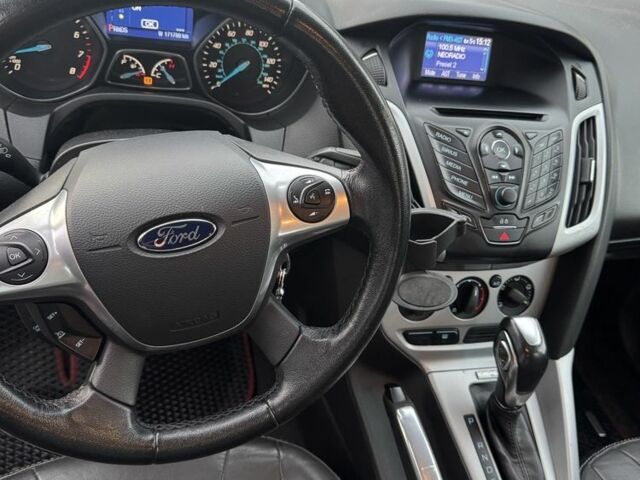 Красный Форд Фокус, объемом двигателя 2 л и пробегом 171 тыс. км за 8300 $, фото 3 на Automoto.ua