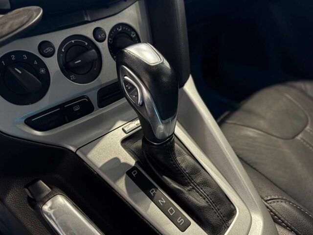 Червоний Форд Фокус, об'ємом двигуна 2 л та пробігом 171 тис. км за 8599 $, фото 15 на Automoto.ua