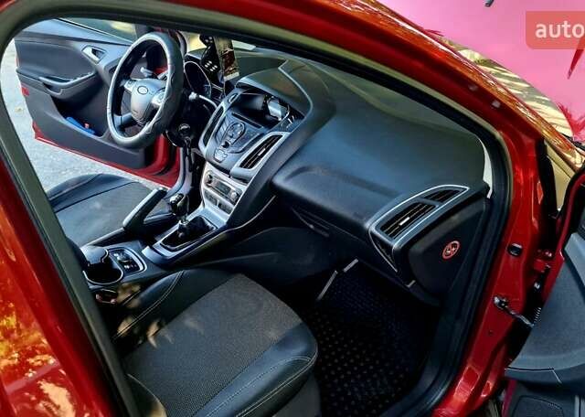 Форд Фокус 2013 в Харькове на Automoto.ua Красный Форд Фокус, объемом двигателя 1 л и пробегом 85 тыс. км за 8470 $, фото 65 на Automoto.ua
