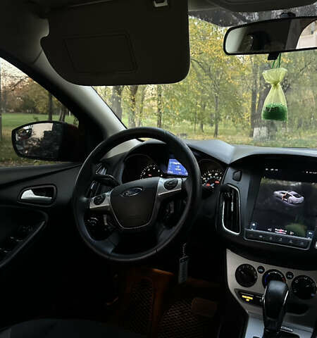 Форд Фокус 2013 в Беляевке на Automoto.ua Красный Форд Фокус, объемом двигателя 2 л и пробегом 138 тыс. км за 7100 $, фото 4 на Automoto.ua