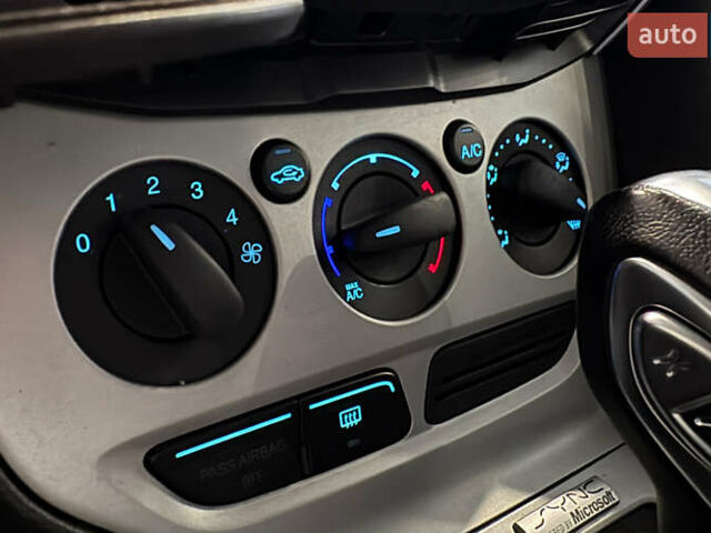 Червоний Форд Фокус, об'ємом двигуна 2 л та пробігом 171 тис. км за 8599 $, фото 14 на Automoto.ua