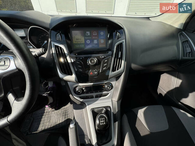 Червоний Форд Фокус, об'ємом двигуна 1 л та пробігом 160 тис. км за 6500 $, фото 21 на Automoto.ua