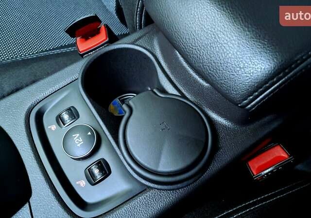 Форд Фокус 2013 в Харькове на Automoto.ua Красный Форд Фокус, объемом двигателя 1 л и пробегом 85 тыс. км за 8470 $, фото 74 на Automoto.ua
