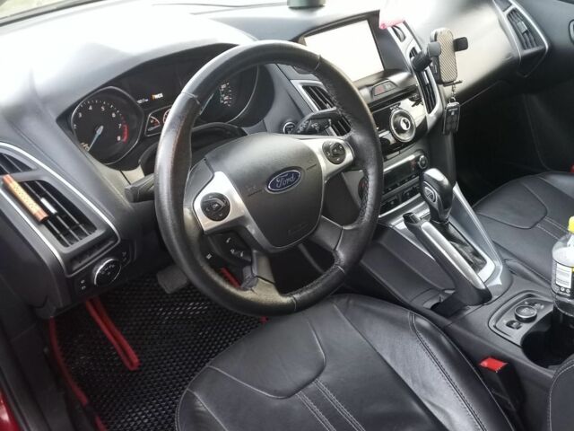 Красный Форд Фокус, объемом двигателя 2 л и пробегом 120 тыс. км за 8000 $, фото 6 на Automoto.ua