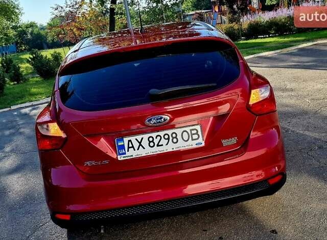 Форд Фокус 2013 в Харькове на Automoto.ua Красный Форд Фокус, объемом двигателя 1 л и пробегом 85 тыс. км за 8470 $, фото 2 на Automoto.ua