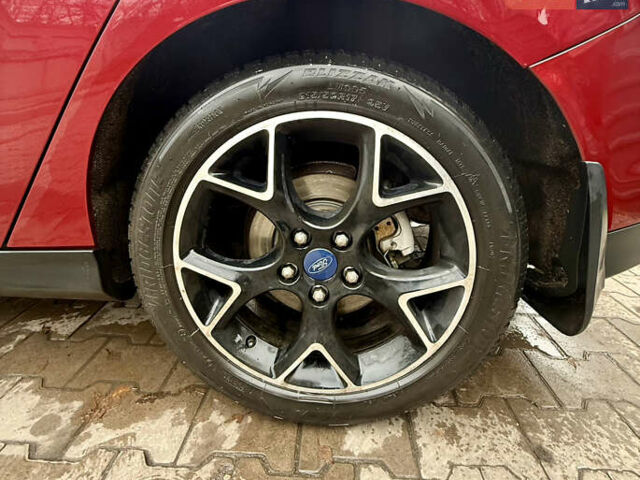 Красный Форд Фокус, объемом двигателя 2 л и пробегом 115 тыс. км за 8600 $, фото 5 на Automoto.ua