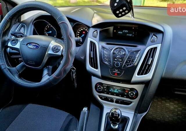 Форд Фокус 2013 в Харькове на Automoto.ua Красный Форд Фокус, объемом двигателя 1 л и пробегом 85 тыс. км за 8470 $, фото 67 на Automoto.ua