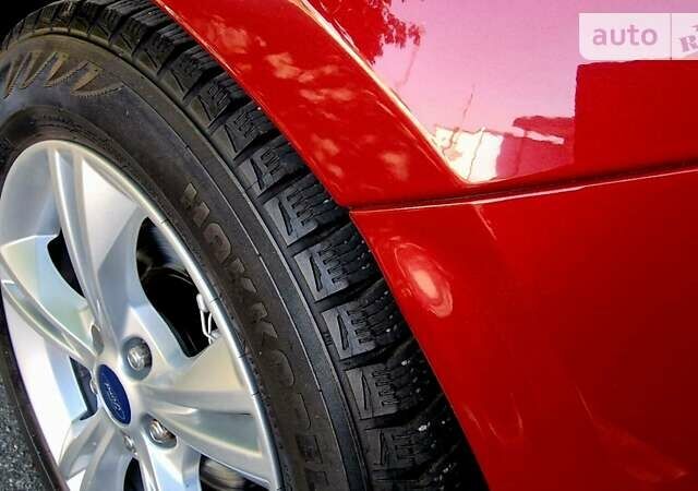 Красный Форд Фокус, объемом двигателя 1 л и пробегом 78 тыс. км за 8970 $, фото 55 на Automoto.ua