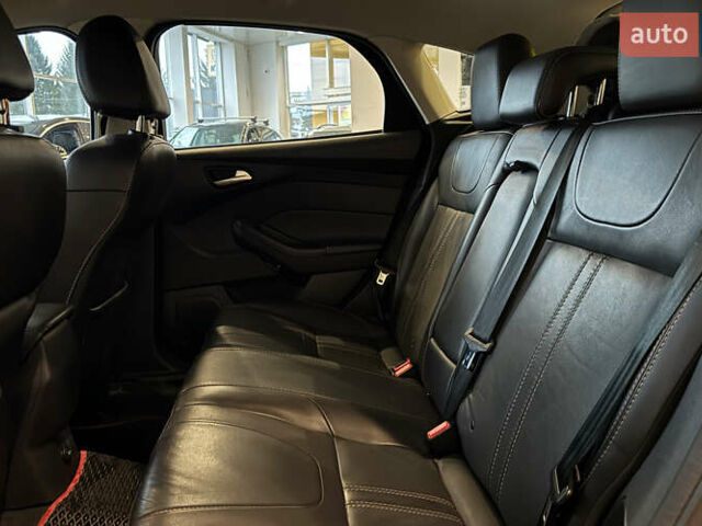 Червоний Форд Фокус, об'ємом двигуна 2 л та пробігом 171 тис. км за 8599 $, фото 19 на Automoto.ua