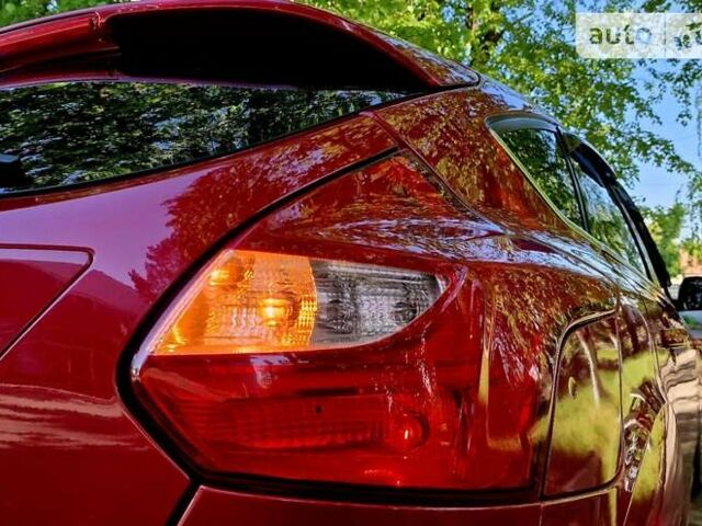 Красный Форд Фокус, объемом двигателя 1 л и пробегом 78 тыс. км за 8970 $, фото 42 на Automoto.ua