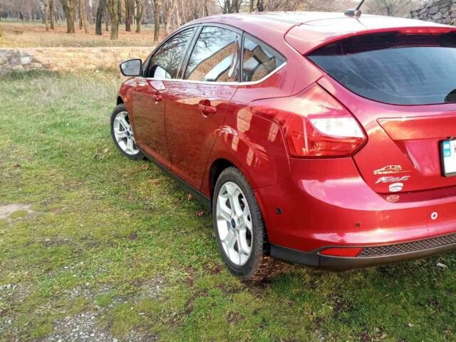 Красный Форд Фокус, объемом двигателя 2 л и пробегом 120 тыс. км за 8000 $, фото 2 на Automoto.ua