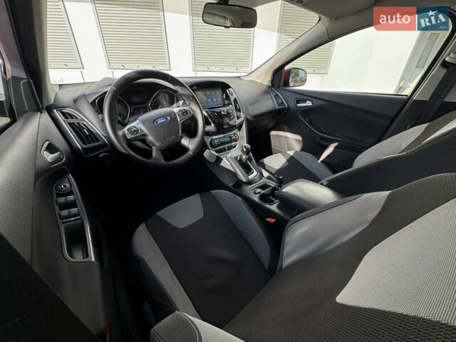 Червоний Форд Фокус, об'ємом двигуна 1 л та пробігом 160 тис. км за 6500 $, фото 19 на Automoto.ua