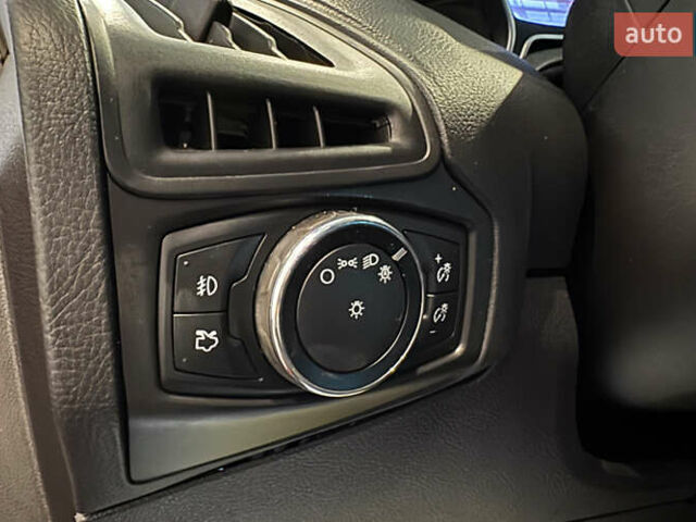 Червоний Форд Фокус, об'ємом двигуна 2 л та пробігом 171 тис. км за 8599 $, фото 12 на Automoto.ua