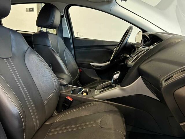 Червоний Форд Фокус, об'ємом двигуна 2 л та пробігом 171 тис. км за 8599 $, фото 20 на Automoto.ua