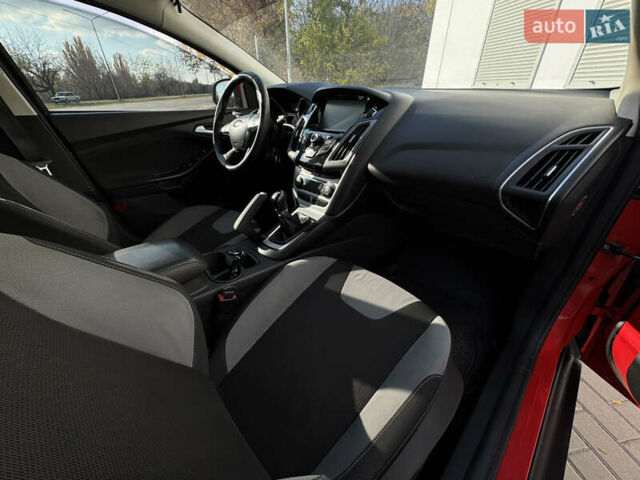 Червоний Форд Фокус, об'ємом двигуна 1 л та пробігом 160 тис. км за 6500 $, фото 12 на Automoto.ua