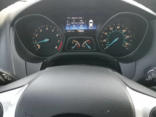 Красный Форд Фокус, объемом двигателя 2 л и пробегом 120 тыс. км за 8000 $, фото 4 на Automoto.ua