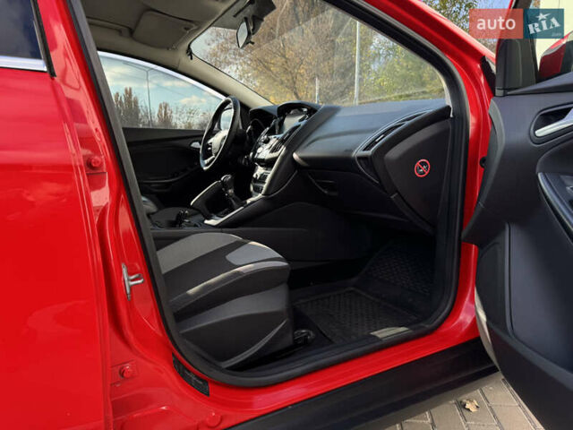 Червоний Форд Фокус, об'ємом двигуна 1 л та пробігом 160 тис. км за 6500 $, фото 10 на Automoto.ua