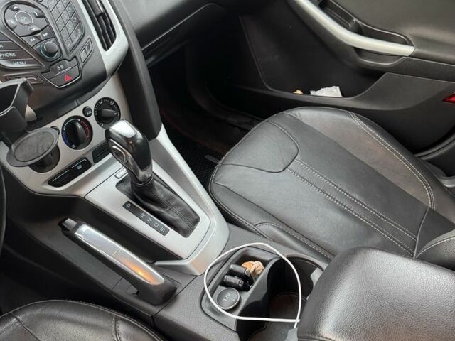 Красный Форд Фокус, объемом двигателя 2 л и пробегом 171 тыс. км за 8300 $, фото 4 на Automoto.ua