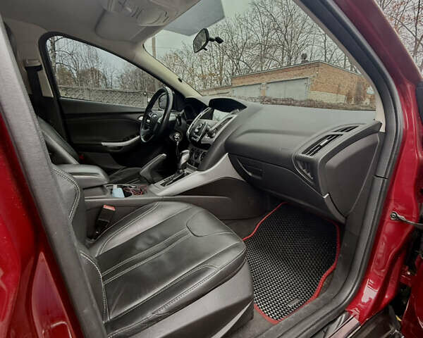 Красный Форд Фокус, объемом двигателя 2 л и пробегом 115 тыс. км за 8600 $, фото 2 на Automoto.ua