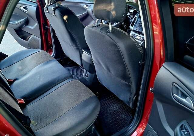 Форд Фокус 2013 в Харькове на Automoto.ua Красный Форд Фокус, объемом двигателя 1 л и пробегом 85 тыс. км за 8470 $, фото 66 на Automoto.ua