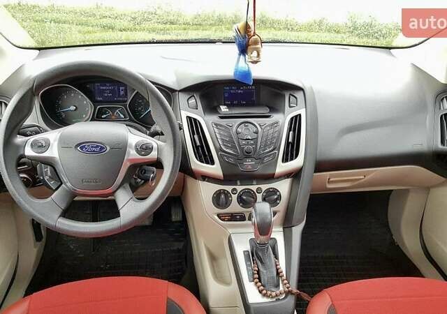 Красный Форд Фокус, объемом двигателя 2 л и пробегом 90 тыс. км за 8300 $, фото 3 на Automoto.ua