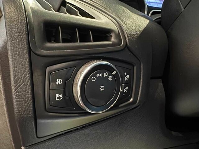 Червоний Форд Фокус, об'ємом двигуна 2 л та пробігом 171 тис. км за 8599 $, фото 12 на Automoto.ua