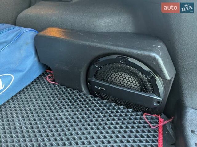 Червоний Форд Фокус, об'ємом двигуна 2 л та пробігом 120 тис. км за 7999 $, фото 13 на Automoto.ua