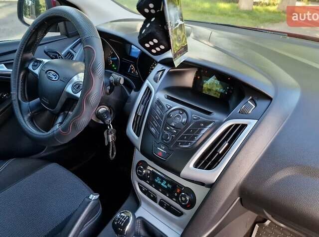 Форд Фокус 2013 в Харькове на Automoto.ua Красный Форд Фокус, объемом двигателя 1 л и пробегом 85 тыс. км за 8470 $, фото 68 на Automoto.ua