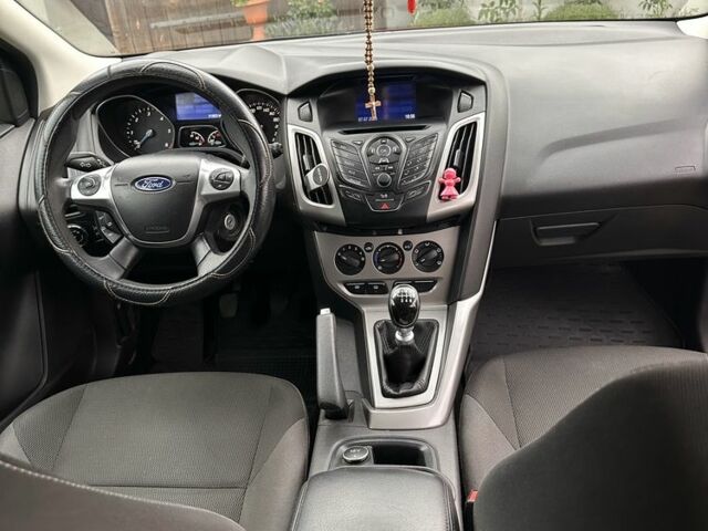 Червоний Форд Фокус, об'ємом двигуна 1.6 л та пробігом 320 тис. км за 6800 $, фото 7 на Automoto.ua