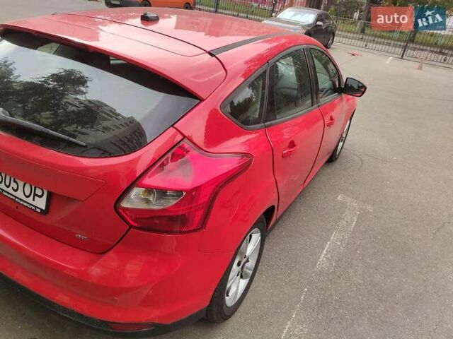 Красный Форд Фокус, объемом двигателя 2 л и пробегом 120 тыс. км за 7900 $, фото 2 на Automoto.ua