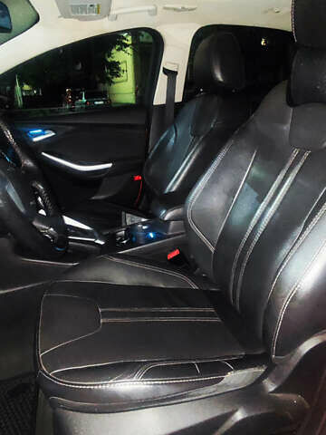 Червоний Форд Фокус, об'ємом двигуна 2 л та пробігом 206 тис. км за 8300 $, фото 8 на Automoto.ua