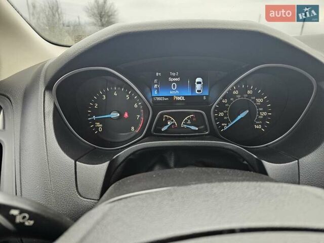 Червоний Форд Фокус, об'ємом двигуна 2 л та пробігом 178 тис. км за 8500 $, фото 3 на Automoto.ua