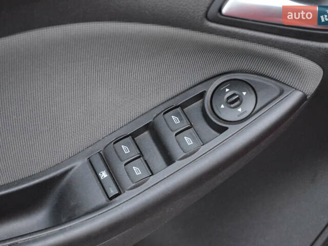 Красный Форд Фокус, объемом двигателя 2 л и пробегом 189 тыс. км за 8500 $, фото 19 на Automoto.ua