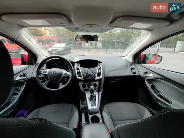 Красный Форд Фокус, объемом двигателя 2 л и пробегом 120 тыс. км за 7900 $, фото 1 на Automoto.ua