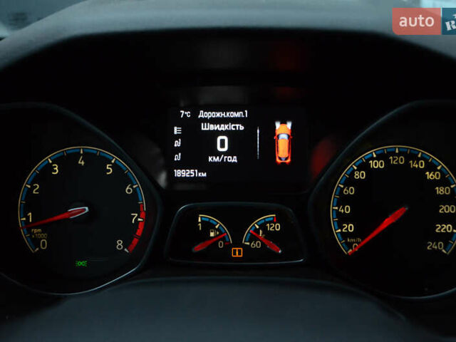 Красный Форд Фокус, объемом двигателя 2 л и пробегом 189 тыс. км за 8500 $, фото 14 на Automoto.ua