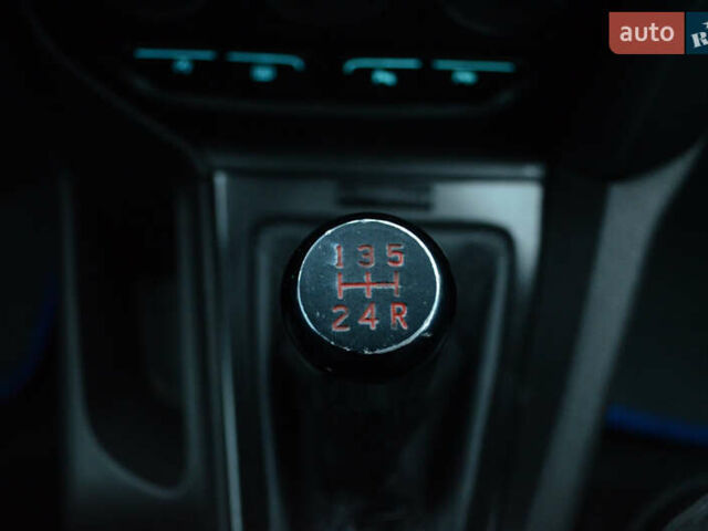 Красный Форд Фокус, объемом двигателя 2 л и пробегом 189 тыс. км за 8500 $, фото 16 на Automoto.ua