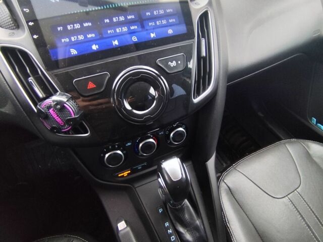 Красный Форд Фокус, объемом двигателя 2 л и пробегом 44 тыс. км за 7200 $, фото 3 на Automoto.ua